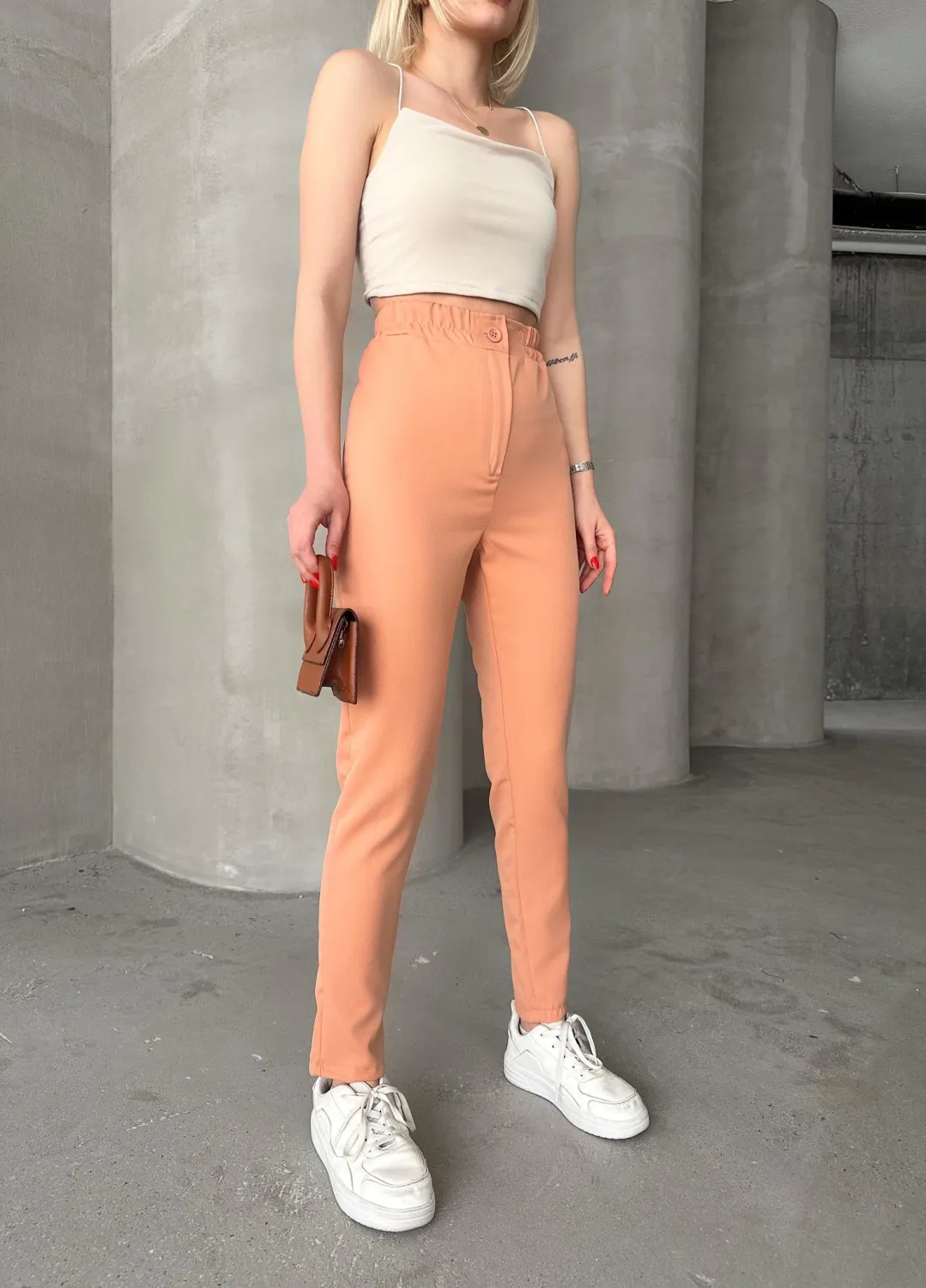 Beli lastikli karamel pantolon — görsel 4 · WIRRRAZ8WS