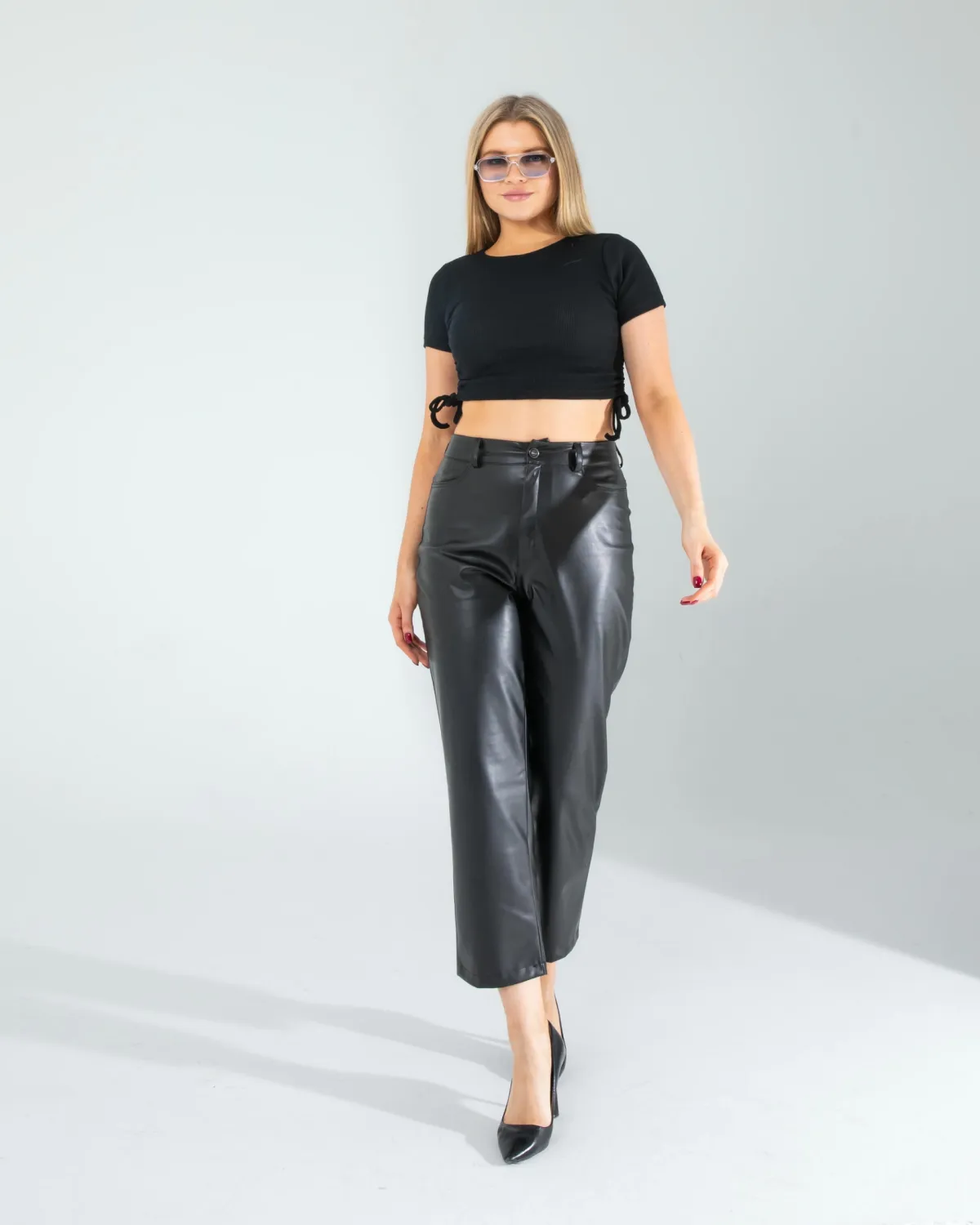 Siyah Yandan Büzgülü Crop — görsel 4 · KV2025010144