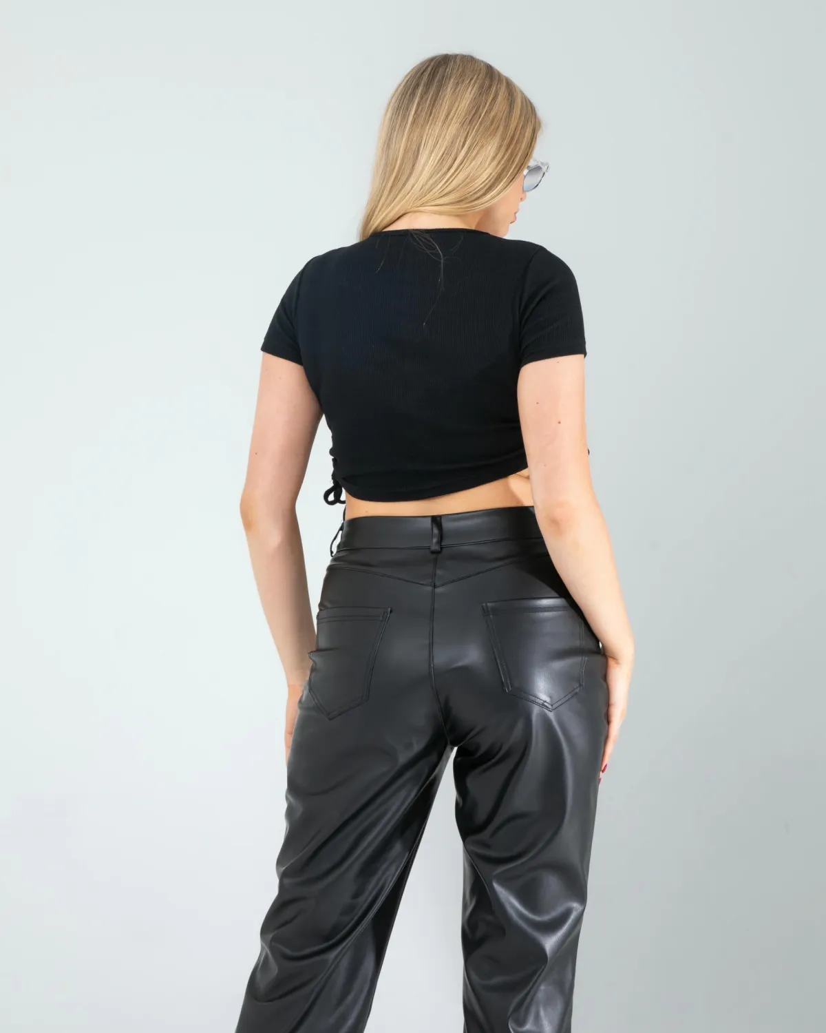 Siyah Yandan Büzgülü Crop — görsel 5 · KV2025010144