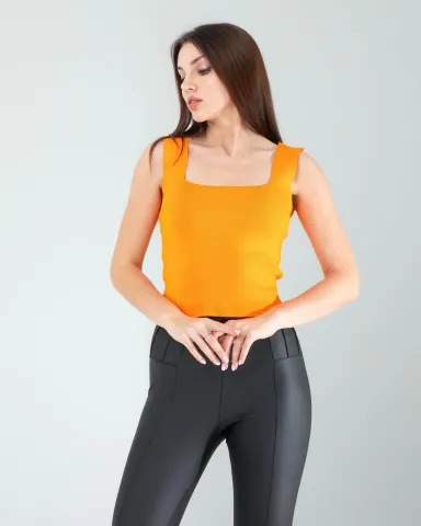 Turuncu Kare Yaka Kalın Askı Triko Crop Bluz — görsel 1