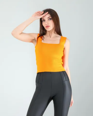 Turuncu Kare Yaka Kalın Askı Triko Crop Bluz — görsel 3