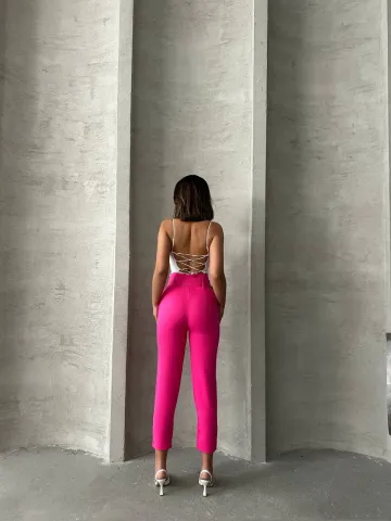 Kemerli havuç pantolon — görsel 2