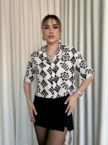 Siyah beyaz baskılı crop gömlek — görsel 2